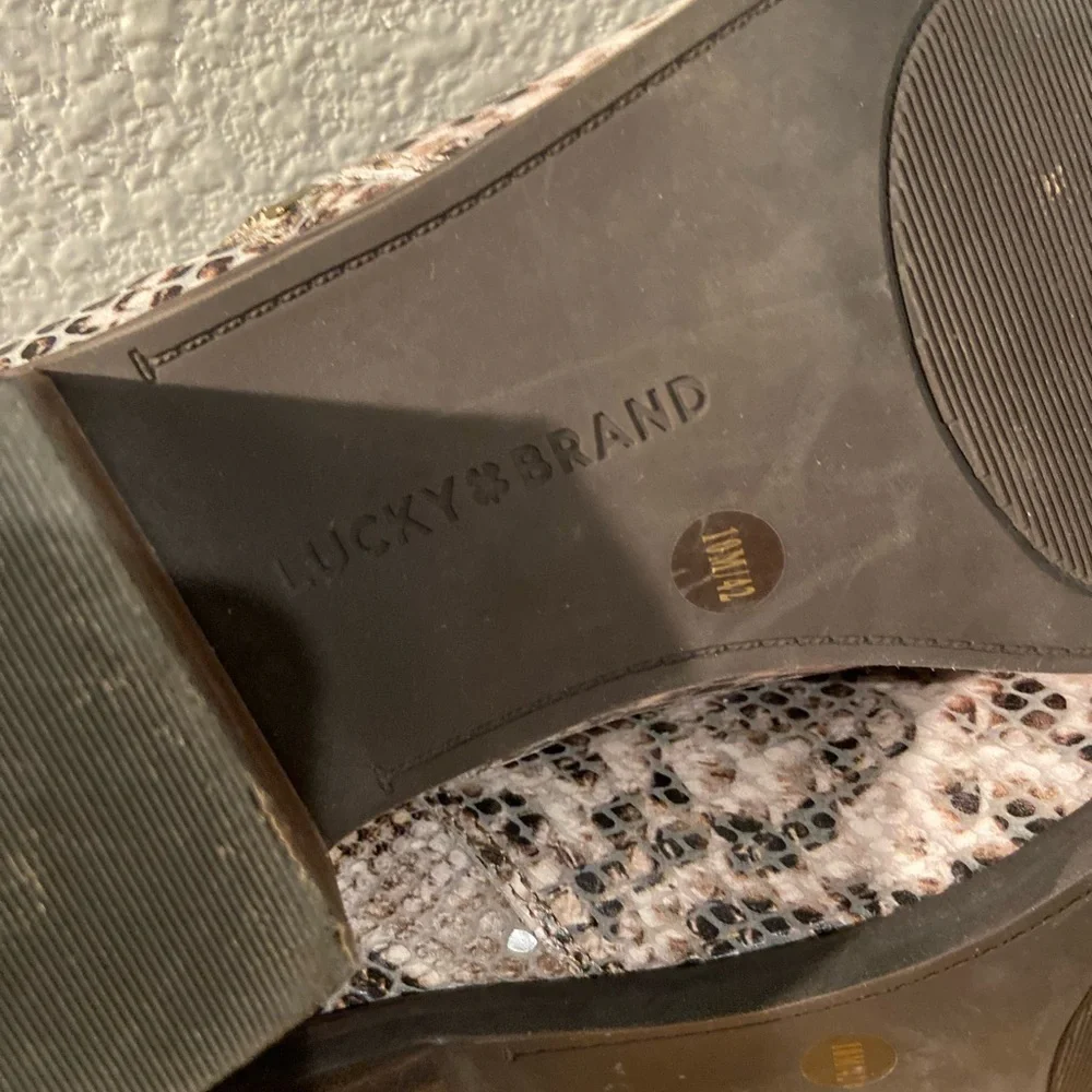Lucky Brand~Neutral~Snakeskin Print~Pointed Toe~Block Heel~Ankle Booties~Size 10